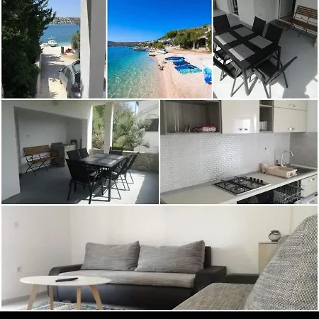 Semesterbostad House *