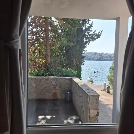 Дом отдыха House